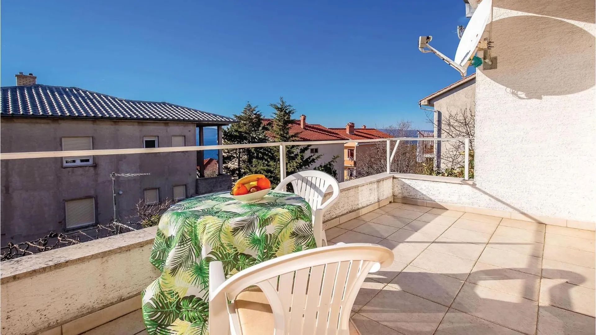 Cozy Apartment In Novi Vinodolski With Wifi